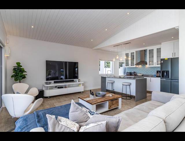 4 BEDROOM HOUSE FOR SALE IN SANDBAAI